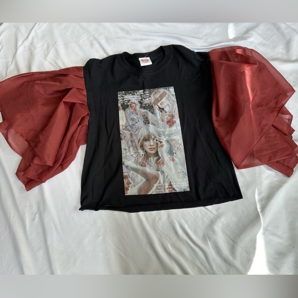 PENNY LANE REWORKED TAYLOR SWIFT TEE